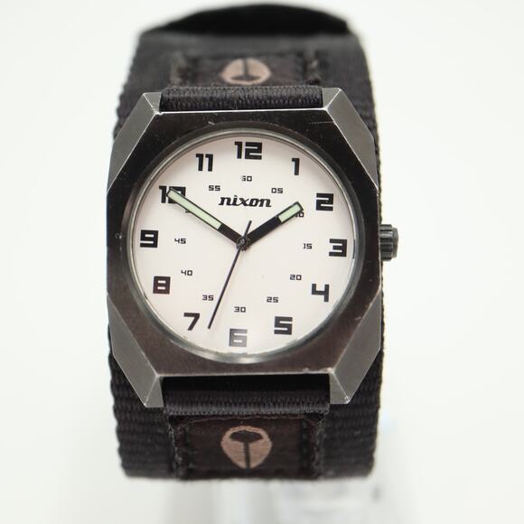 Nixon The Scout Mens Watch 35mm Silver Dial Black Nylon Strap with New Battery - Picture 5 of 15